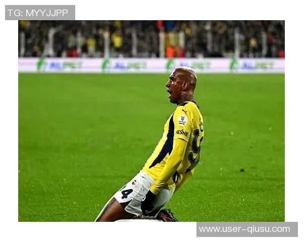 塔利斯卡完美帽子戏法展现转型中锋实力三次抢点三次破门左右脚头球俱佳